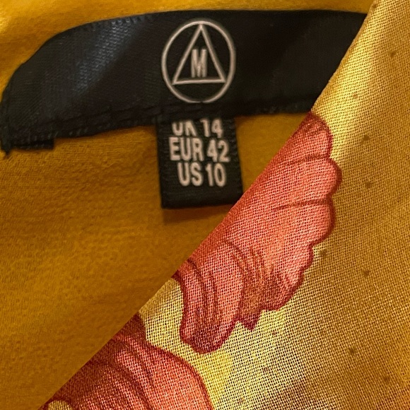 Missguided Floral Ruffle Wrap Dress - Picture 7 of 9